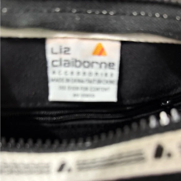 Liz Claiborne Black Crossbody Tote Bag 
Accessories Bag / Mens Messenger Bag - Picture 7 of 8